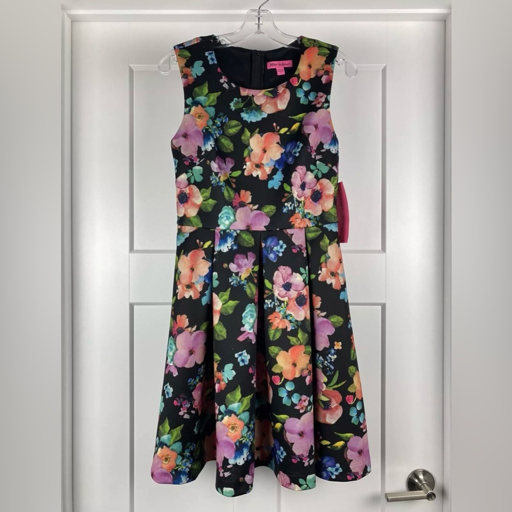 NWT Betsey Johnson Size 4 Black Floral Scuba Material Pleated Fit & Flare Dress
